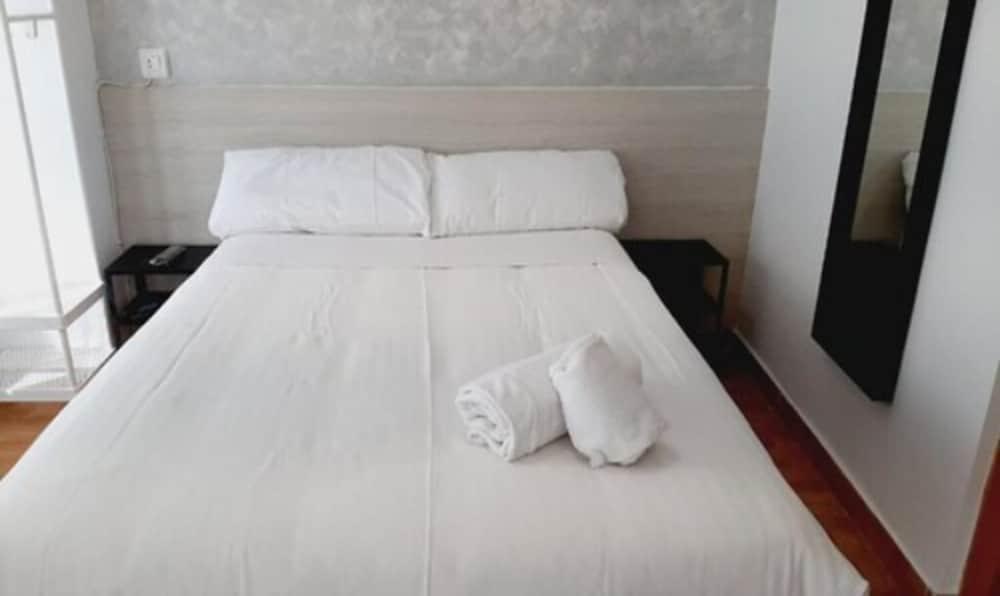 Arjori Rooms Hostal Salamanca Bagian luar foto