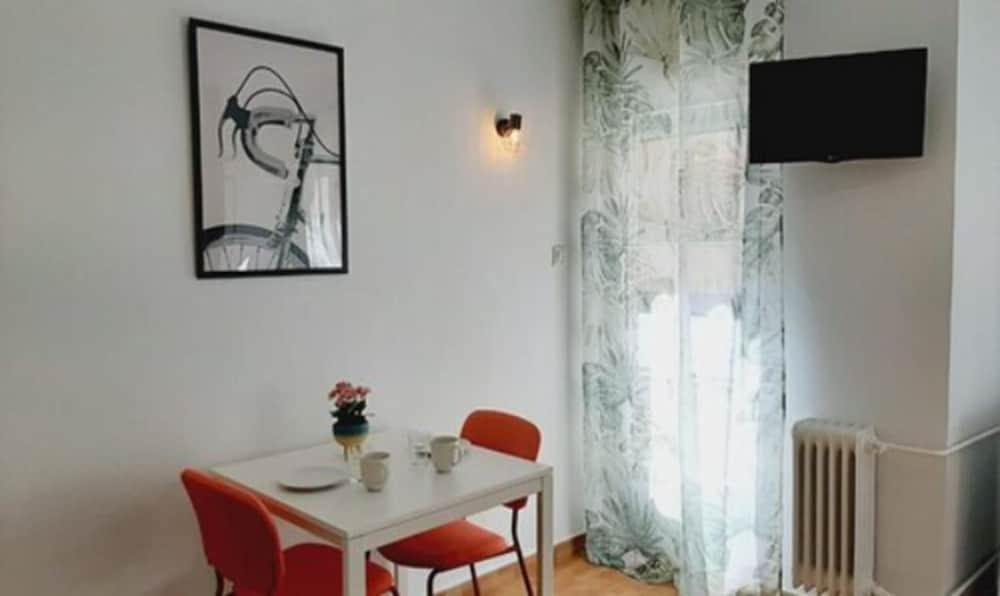 Arjori Rooms Hostal Salamanca Bagian luar foto