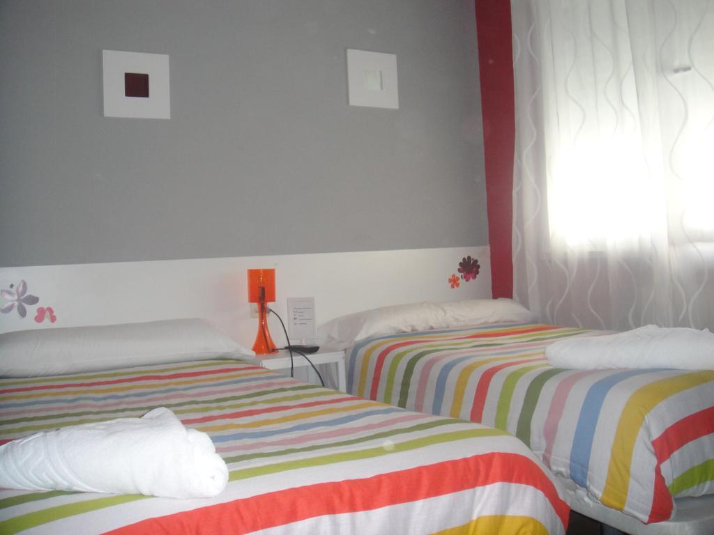 Arjori Rooms Hostal Salamanca Bagian luar foto