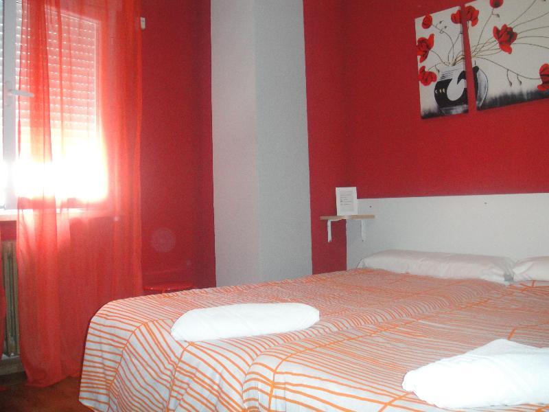 Arjori Rooms Hostal Salamanca Bagian luar foto