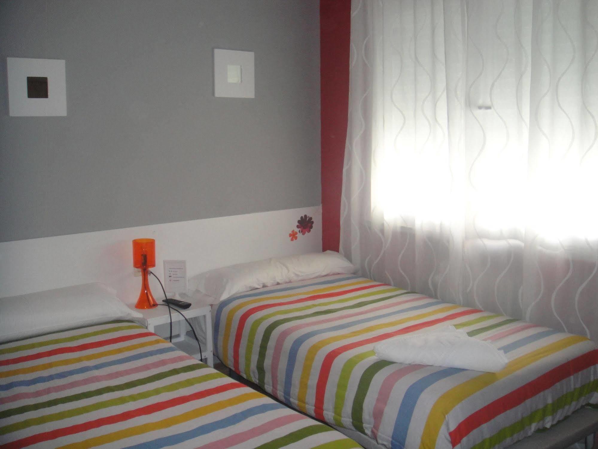 Arjori Rooms Hostal Salamanca Bagian luar foto