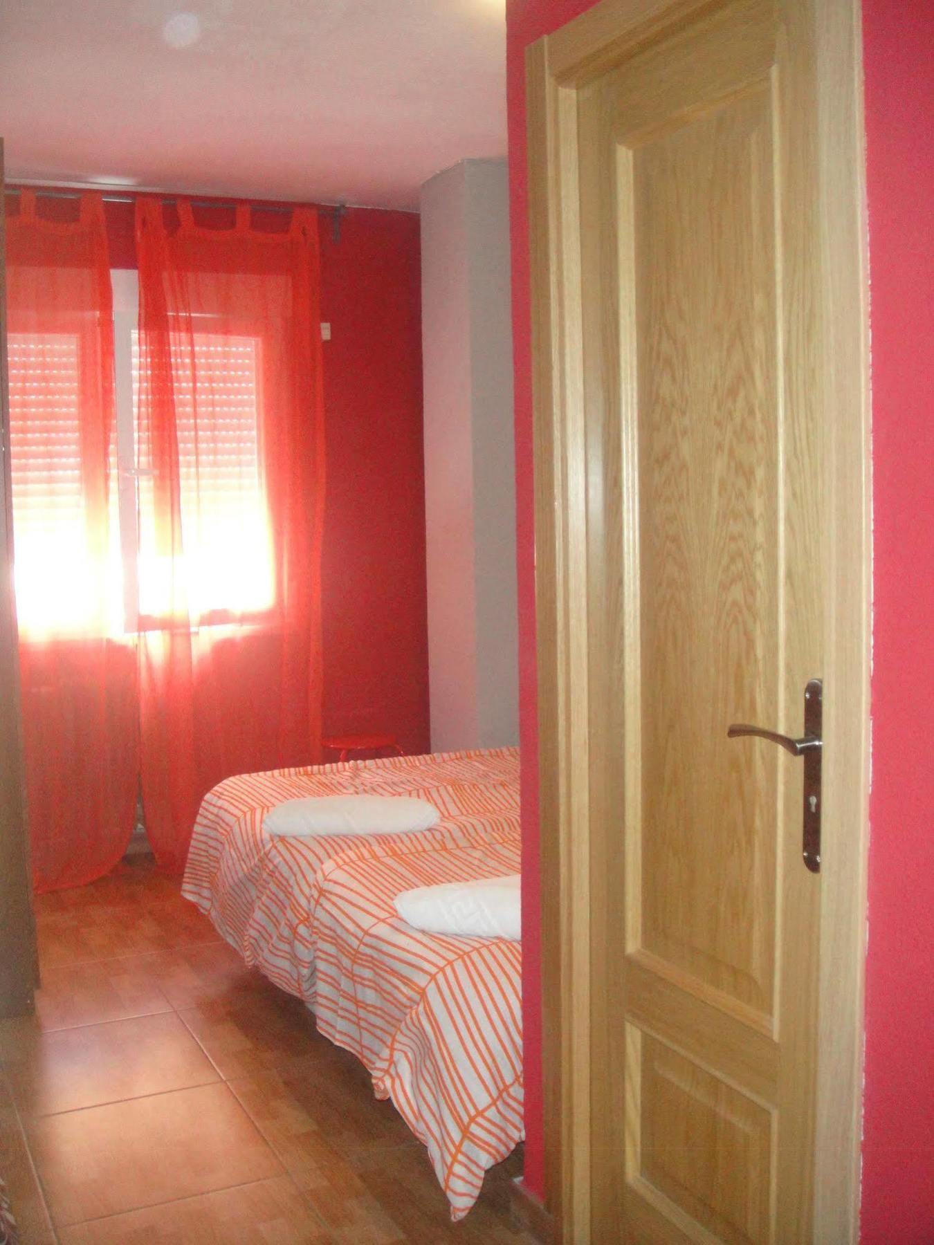Arjori Rooms Hostal Salamanca Bagian luar foto
