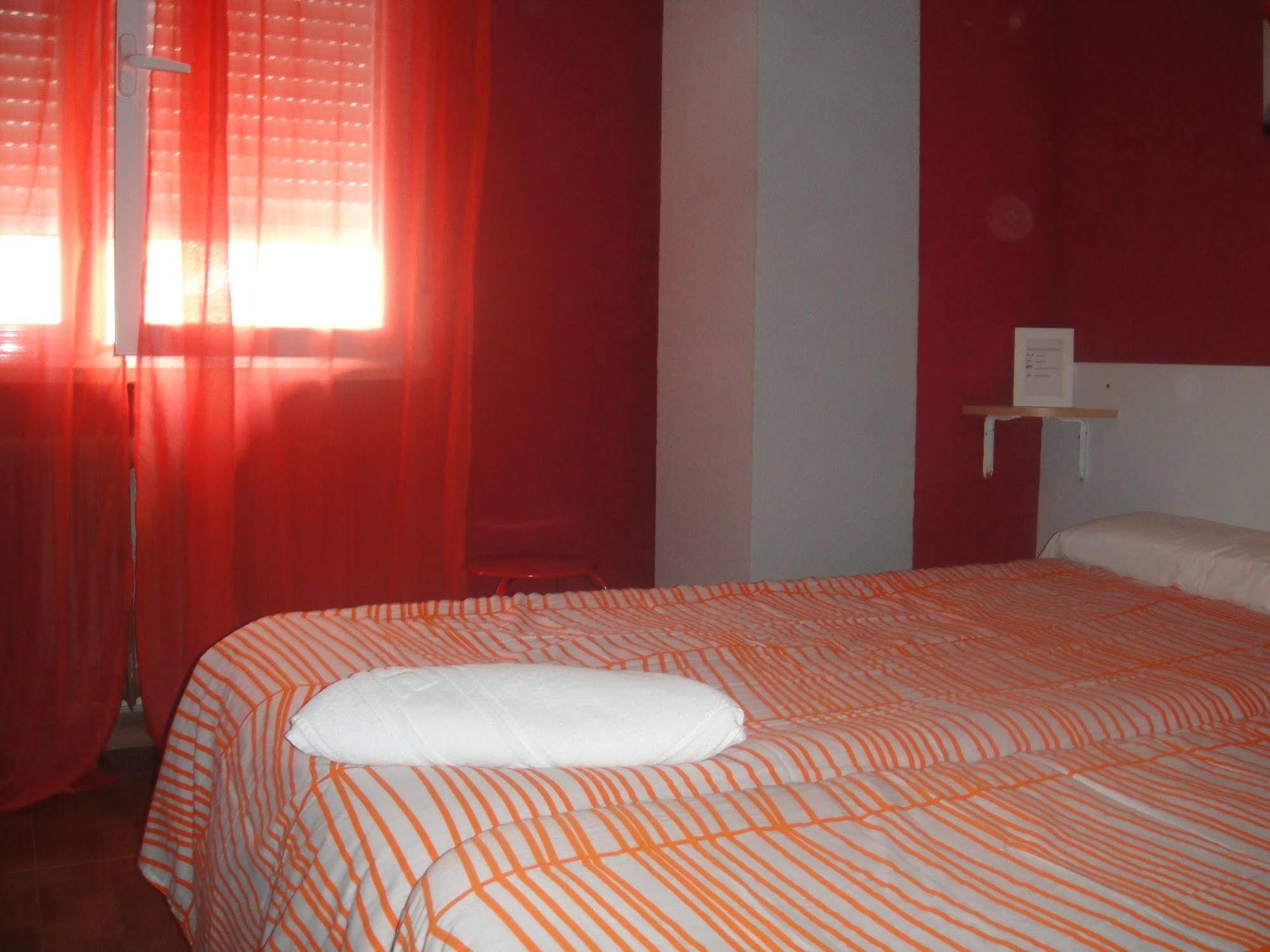 Arjori Rooms Hostal Salamanca Bagian luar foto