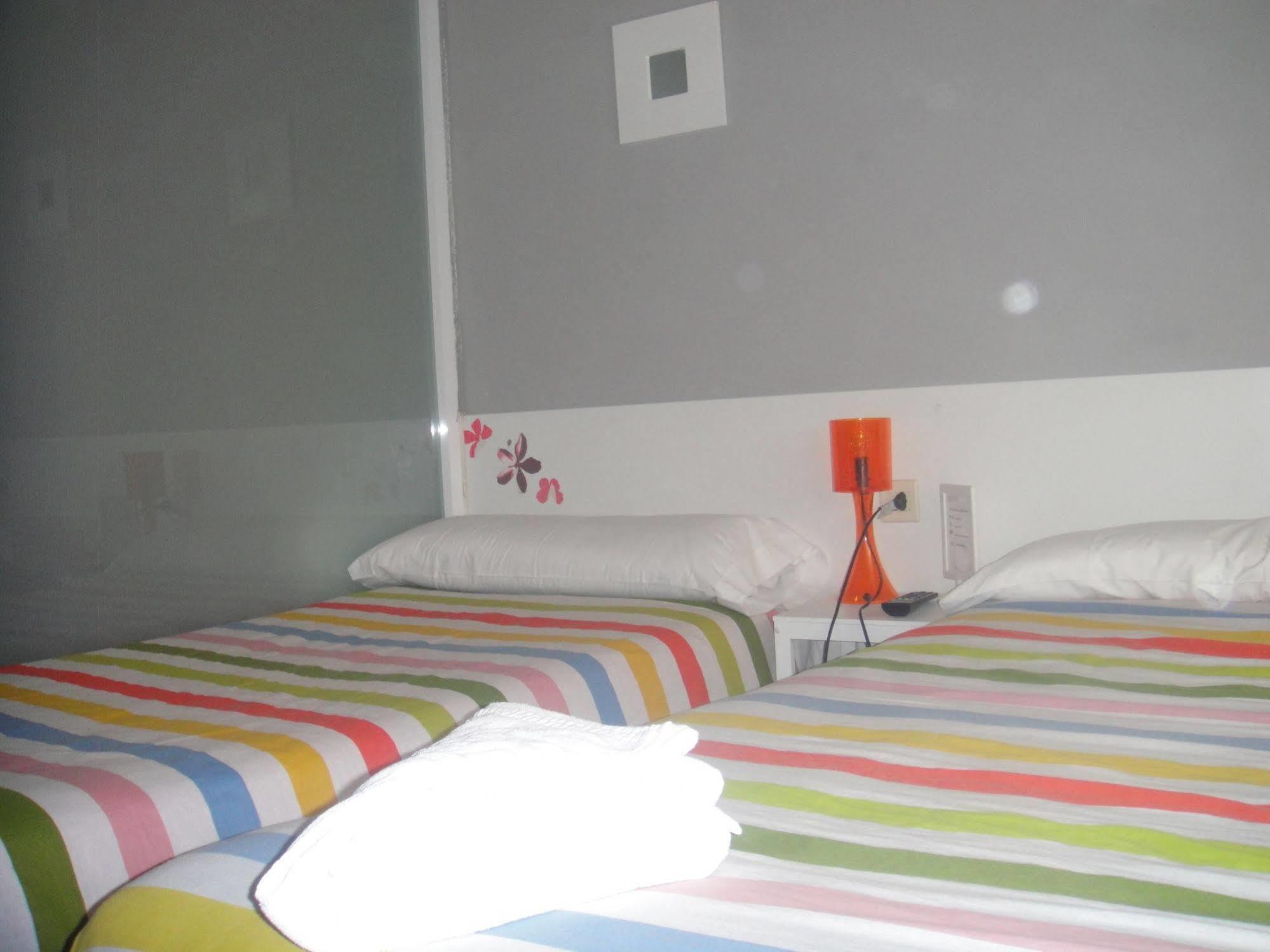 Arjori Rooms Hostal Salamanca Bagian luar foto